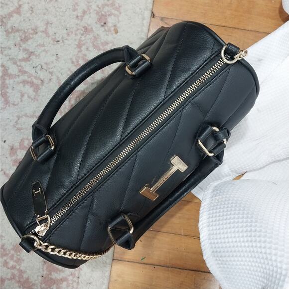 NWOT! HALSTON! BLACK QUILTED VEGAN LEATHER, GOLD HARDWARE SHOULDER BAG, HANDBAG! - Picture 13 of 16